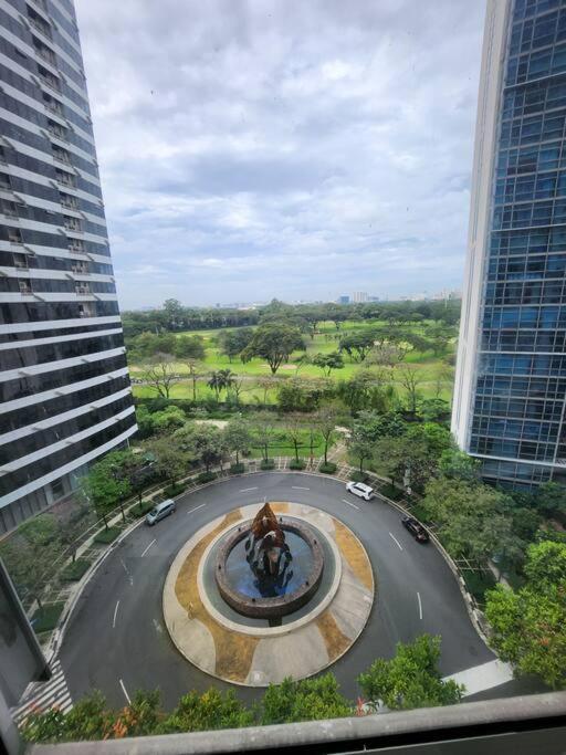 Enjoy Bgc Sunset And Golf Course View 2 Bedroom Loft With 100Mbps Internet Connection Manila Eksteriør bilde