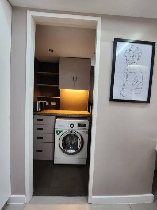Enjoy Bgc Sunset And Golf Course View 2 Bedroom Loft With 100Mbps Internet Connection Manila Eksteriør bilde