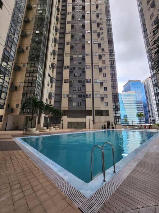 Enjoy Bgc Sunset And Golf Course View 2 Bedroom Loft With 100Mbps Internet Connection Manila Eksteriør bilde